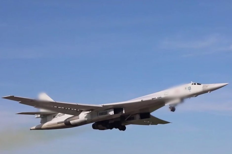 Ту-160 отработали пуски ракет над Баренцевым морем в рамках учений «Запад-2025»