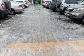 Автоэксперт предупредил о необходимости осторожного вождения в условиях неустойчивой погоды