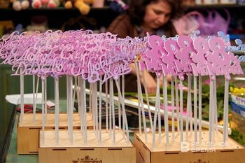 Казанцы дарят на 8 Марта вязаные эчпочмаки и съедобные букеты