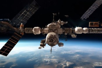 Россия и США продолжат совместную работу по сведению МКС с орбиты до 2030 года