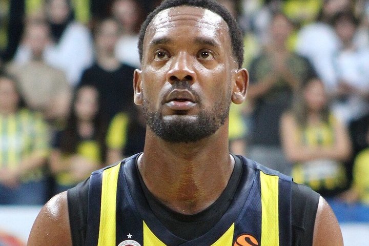 Казанский УНИКС подписал действующего чемпиона Евролиги Дайшона Пьера