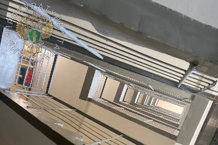 В Казани в лестничный проем с 8 на 1 этаж упал 1,5-годовалый ребенок