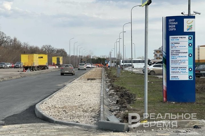 Возле центра гребных видов спорта в Казани начался ремонт тротуаров