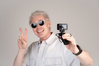 Саша Спилберг, Милана Стар и Ян Топлес выставили личные вещи на распродажу