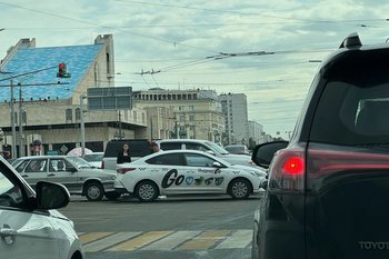 Тройное ДТП парализовало движение на перекрестке Салимжанова и Пушкина в Казани