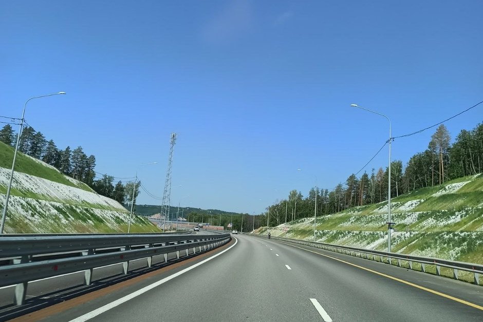 В России впервые разместили базовую станцию в полосе отвода федеральной трассы