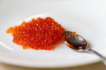 Специалисты прогнозируют рост вылова лосося и снижение цен на икру в этом году