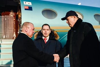 Король Малайзии Султан Ибрагим прилетел в Санкт-Петербург на синем самолете, вместо золотого