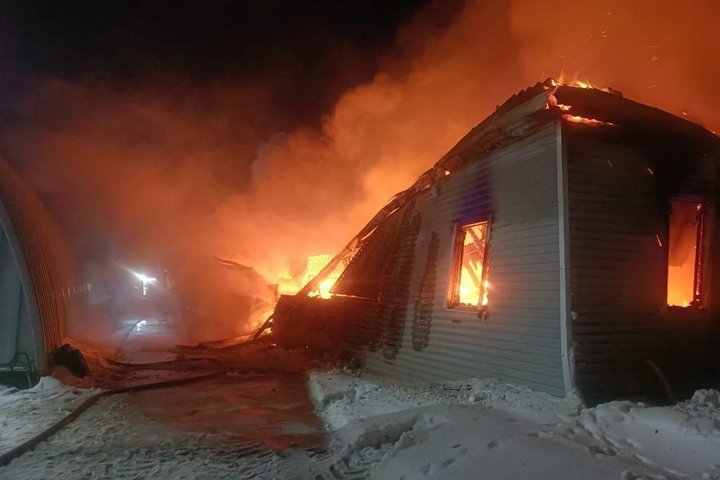 Шесть человек погибли при пожаре в доме для рабочих в Татарстане