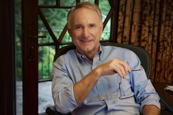 Новый роман Дэна Брауна возглавил британский книжный рейтинг