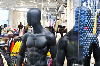 Около 21% казанцев перетратили бюджет на покупки, но лишь 7% страхуют их