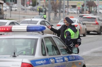 В Казани водитель Ford проигнорировал «главную» и столкнулся с КАМАЗом