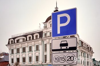 Детский омбудсмен Татарстана настаивает на введении бесплатных парковок для многодетных семей