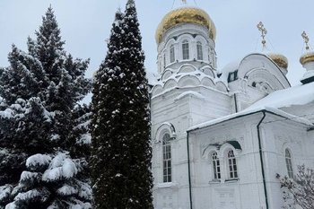 На подъезде к Раифскому монастырю образовалась многокилометровая пробка