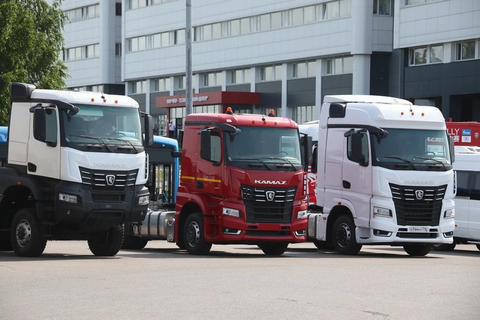 «КАМАЗ» показал новейшие электробус и туристический автобус