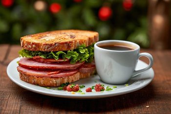 «Бутербродекс» подешевел впервые за лето: снизились цены на огурцы и другие ингредиенты