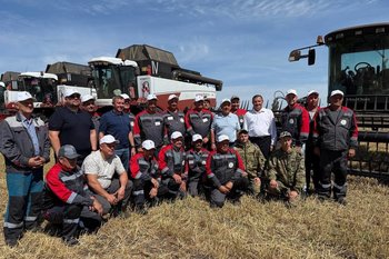 Минниханов оценил ход уборочных работ в Алексеевском районе