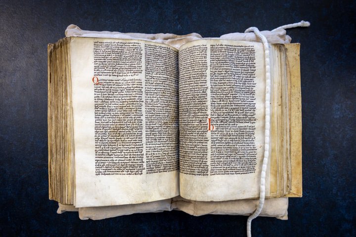 Ученые нашли ошибку в рукописи XII века, которая изменила понимание поэзии Чосера