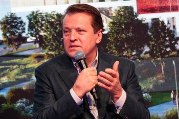 Метшин посетил двор в Казани, который благоустроят и оформят по мотивам сказок народов Поволжья