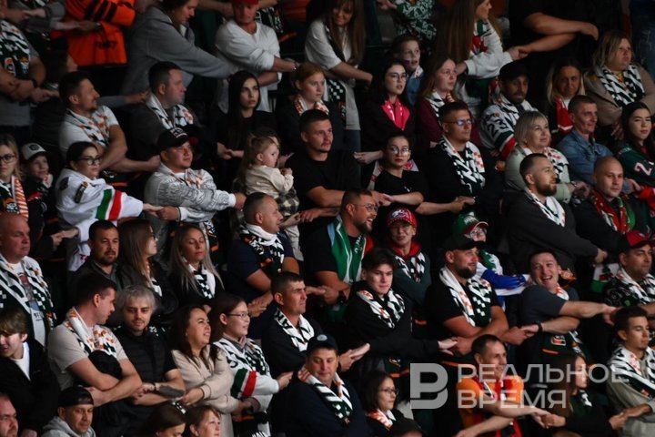 На матче «Ак Барса» поставили рекорд России по одновременным рукопожатиям