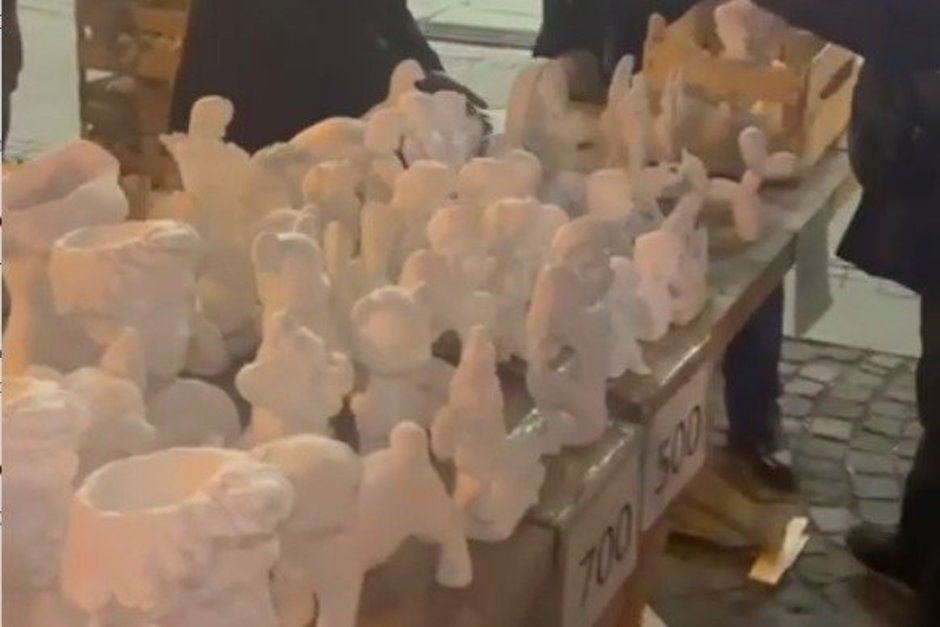 В центре Казани пресекли нелегальную продажу гипсовых фигур