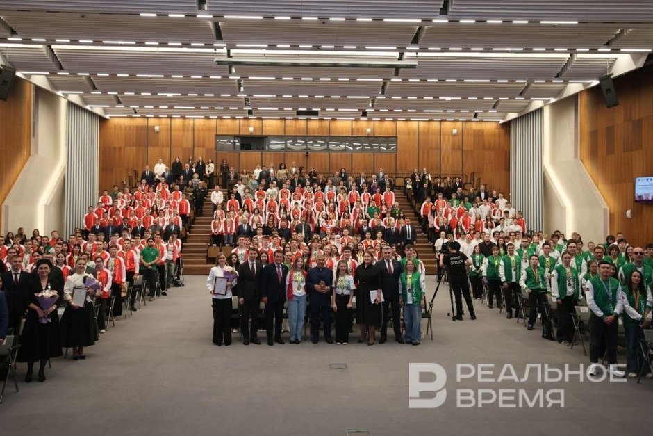 Рустам Минниханов встретился с победителями движения «Абилимпикс»