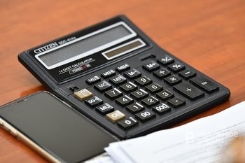 1 ноября вступил в силу закон о списании долгов по налогам с карт физлиц