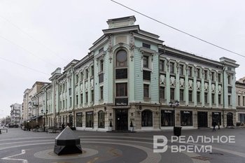 В Казани оштрафовали курьеров за езду на электросамокатах по Баумана