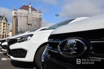 АвтоВАЗ представил на ПМЭФ новую модель — седан Lada Iskra