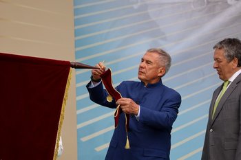 Раис Татарстана поздравил нефтяников и газовиков с профессиональным праздником