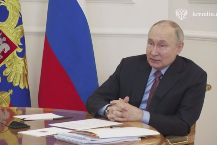 «По мере роста благосостояния ценности меняются»: Путин высказался о снижении рождаемости в Татарстане