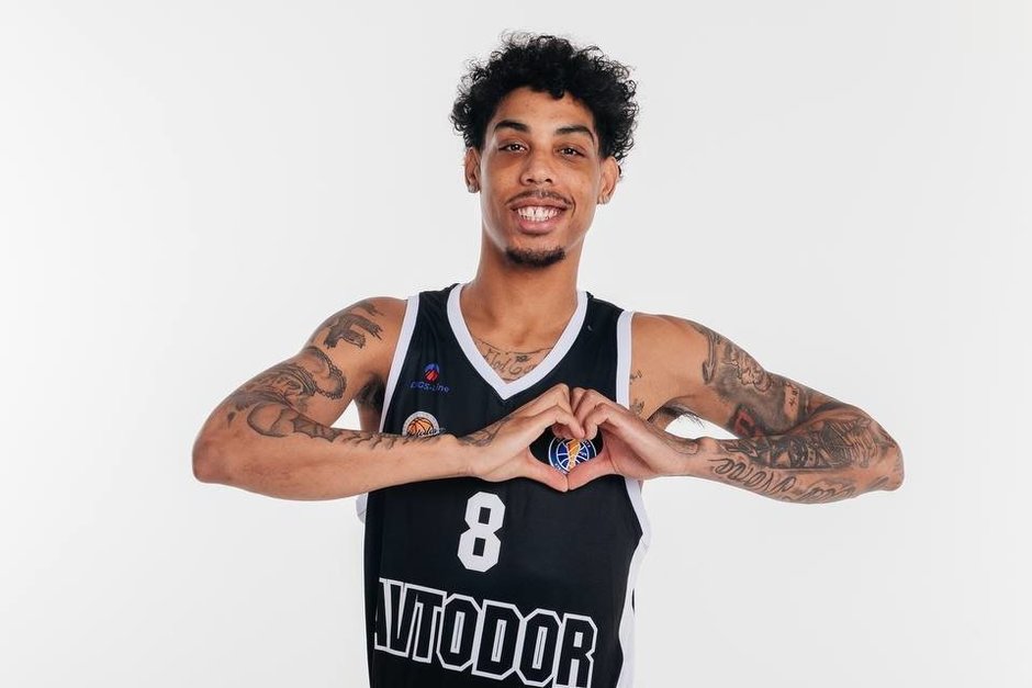 Баскетболист Эдвардс покинул саратовский «Автодор» из-за атак дронов на регион