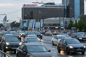 Гид по улице Николая Ершова: революционный выпускник и духовные отцы