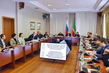 «Куда мы идем?»: в Госсовете Татарстана озаботились проблемой обучения в школах на татарском