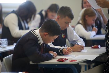 Минпросвещения утвердило 16 обязательных предметов для 10–11‑х классов