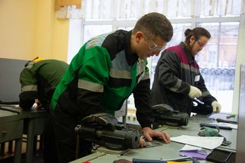 Пример для молодежи: студенты и нефтепереработчики встретились на конкурсе профмастерства