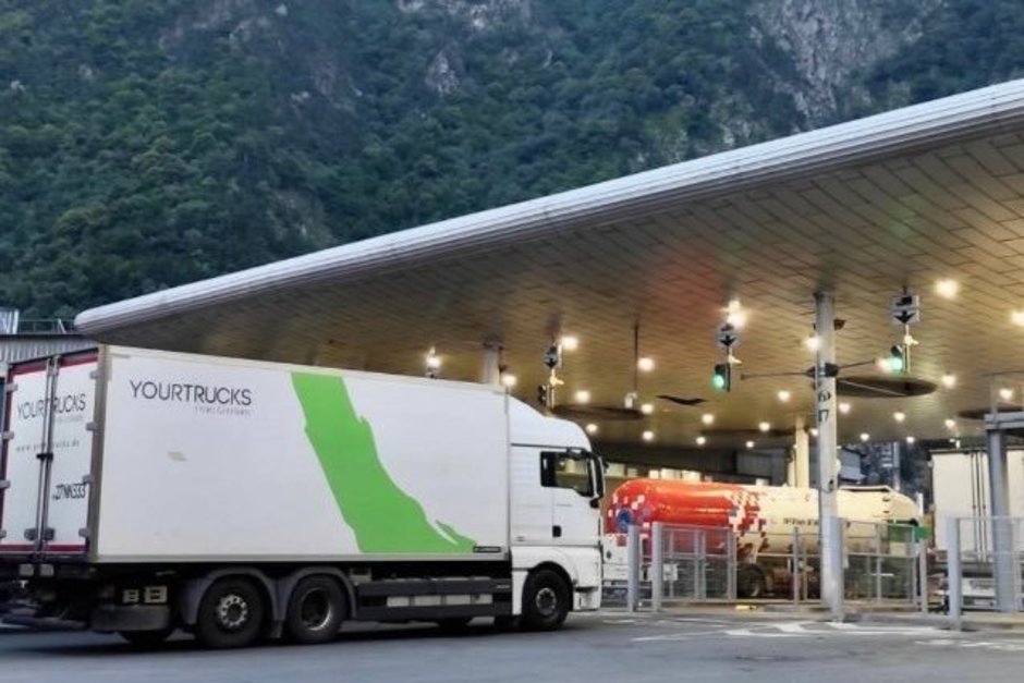 Проезда из России в Грузию через пункт пропуска «Верхний Ларс» ожидают около 1200 грузовиков