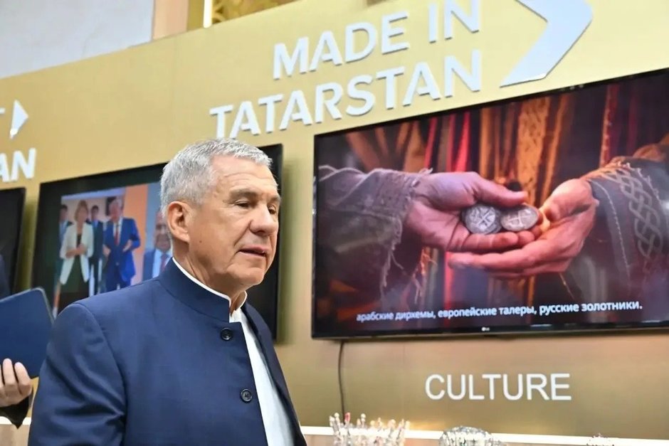 Раис Татарстана Минниханов прибыл в Санкт-Петербург на ПМЭФ