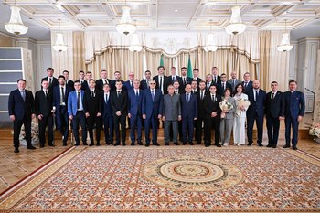 23-й титул мужчин и пятая победа женщин: раис Татарстан чествовал хоккеистов на траве в Кремле