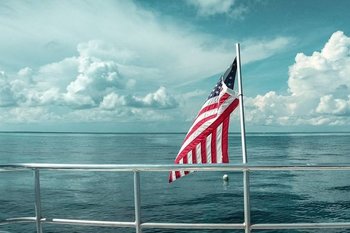 США направили морпехов и авианосец в Ормузский пролив