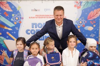 Ранцы, канцелярские принадлежности и хорошее настроение