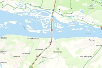 На мосту через Волгу в Татарстане из-за аварий образовалась пробка