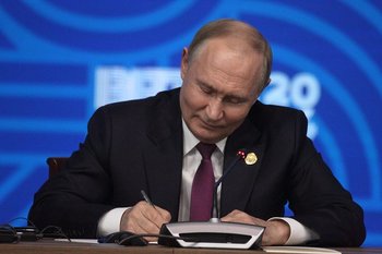 Путин подписал указ о выплатах и соцгарантиях разработчикам робототехники и РЭБ