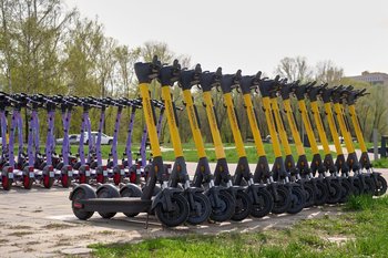 Минтранс России призвал регионы продвигать электросамокаты, а не запрещать их