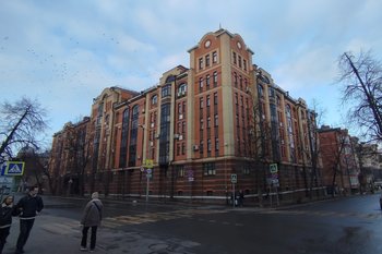 Гид по улице Япеева: богатый поэт, коммерции советник — и пять домов в одном