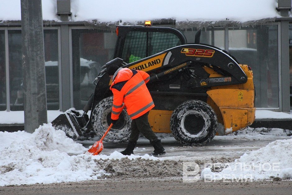 От 1 тыс. рублей в час: в Казани вырос спрос на ручную уборку снега