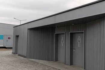 Минстрой не поддержал инициативу по увеличению числа женских туалетов