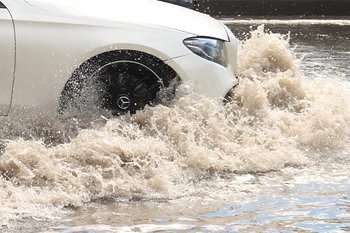 В Татарстане объявили штормовое предупреждение: ожидаются грозы и сильный ветер