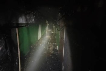 При пожаре в Альметьевске спасли 16 человек — следствие подозревает поджог