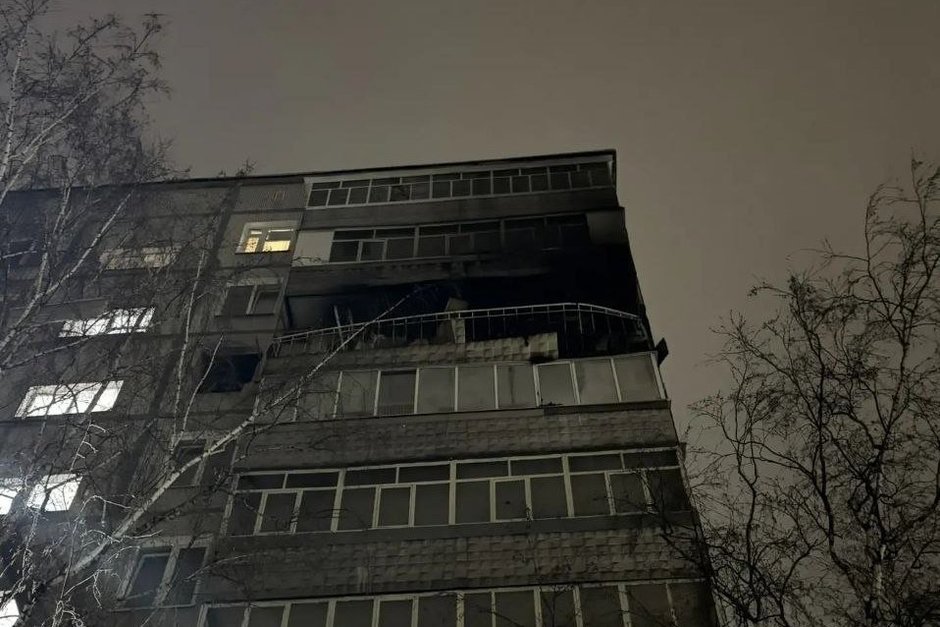 Причиной пожара в доме на Лукина 1а мог стать хлопок на балконе